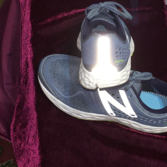 NEW BALANCE FRESH FOAM VONGO V4 M - 8 F -10 { EE WIDE } - Picture 6 of 16